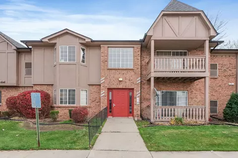 30574 Oakridge Manor Dr 30 2 Dr #30, Roseville, MI 48066