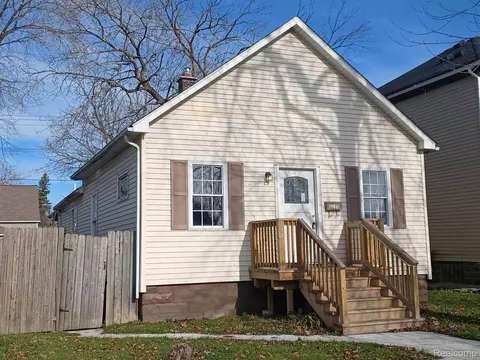 1115 Griswold St, Port Huron, MI 48060