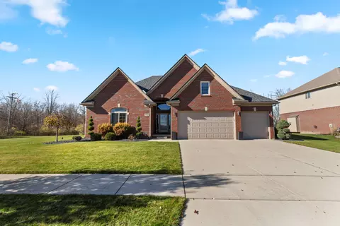 30582 Cahill Rd, Flat Rock, MI 48134