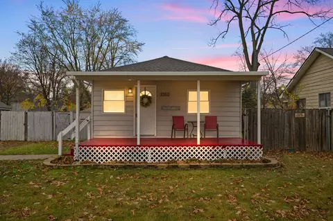 2262 Hartford Ave, Waterford, MI 48327