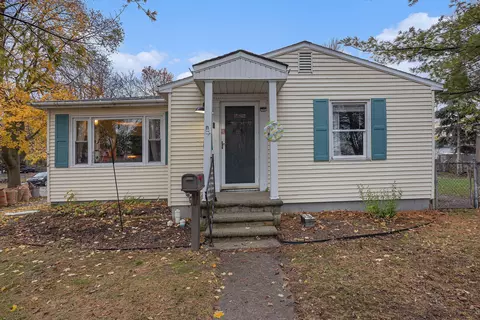 1010 Dunbar St, Essexville, MI 48732