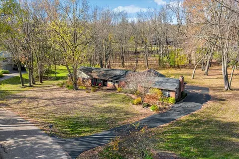 4318 Far Hill Dr, Bloomfield Hills, MI 48304
