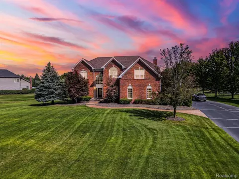 1772 Bristol Dr, Milford, MI 48380