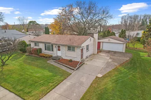 50069 Peggy Ln, Chesterfield, MI 48047