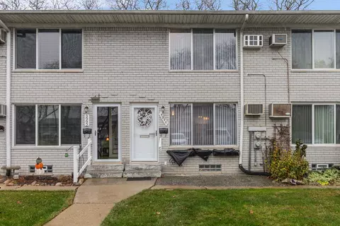 5990 Alan Dr #21, Brighton, MI 48116