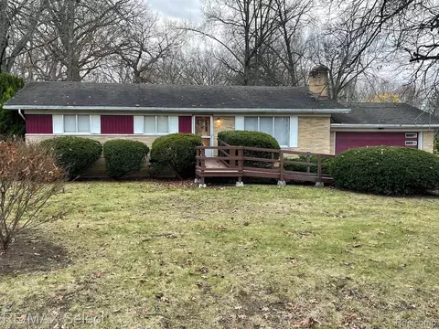 6491 Bonnie Dr, Mount Morris, MI 48433