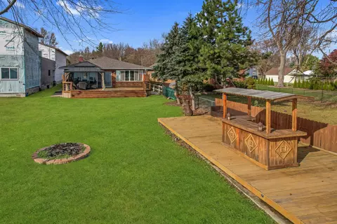 49328 Bayshore Dr, Chesterfield, MI 48047