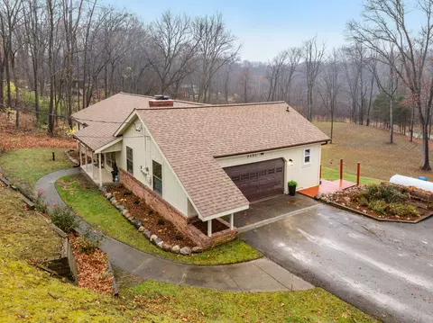 9495 Spicer Rd, Green Oak, MI 48116