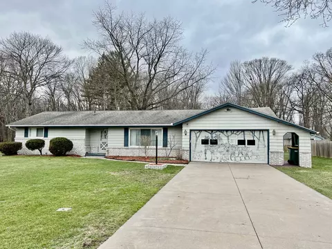 3289 W Charmwood Dr, Port Huron, MI 48060