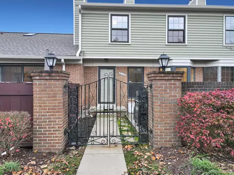 31120 Country Way, Farmington Hills, MI 48331