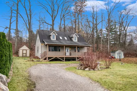 10414 Lake Shore Dr, Tyrone, MI 48430