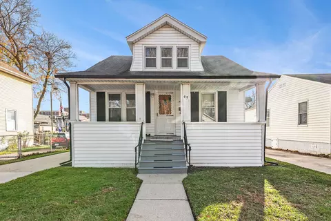 45 Englewood St, Mount Clemens, MI 48043