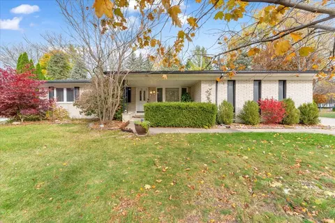 2631 Pearl Dr, Troy, MI 48085