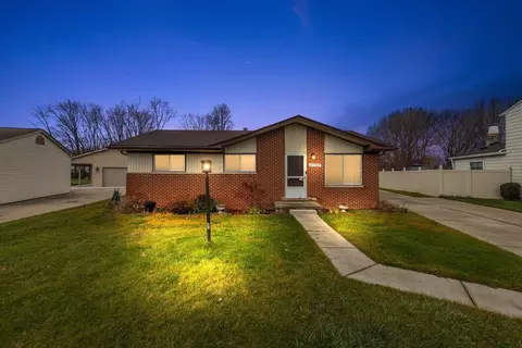 47947 Pheasant St, Chesterfield, MI 48047