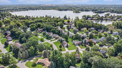 2118 Pine Harbor Ln, Orion, MI 48360