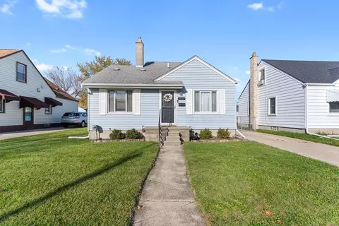 19157 Delaware St, Roseville, MI 48066