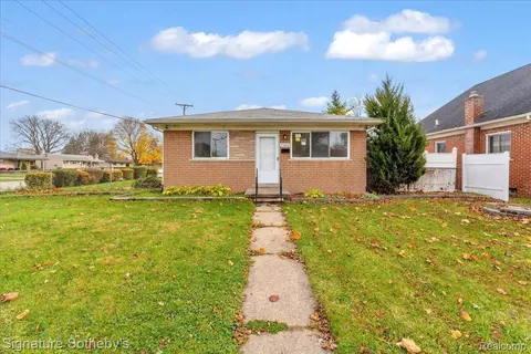 25882 Loretta Ave, Warren, MI 48091