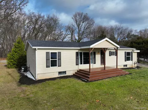 511 1st St, Lyndon, MI 48137