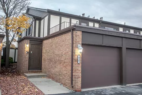 410 Country Club Dr, Saint Clair Shores, MI 48082