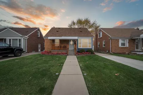 562 Champaign Rd, Lincoln Park, MI 48146
