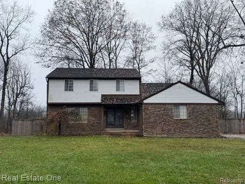 2432 Keylon Dr, West Bloomfield, MI 48324