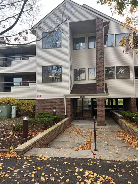 30450 Orchard Lake Rd 74 3 Rd #74, Farmington Hills, MI 48334