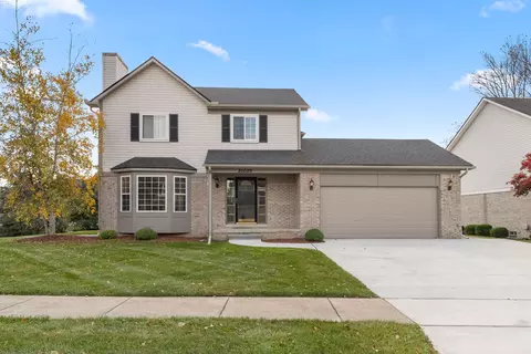 25089 Mahogany Dr, Brownstown, MI 48134