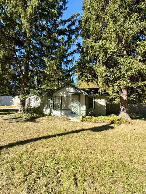 8239 Morrish Rd, Flushing, MI 48433