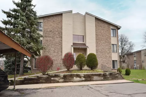 30475 W 14 Mile Rd #74, Farmington Hills, MI 48334