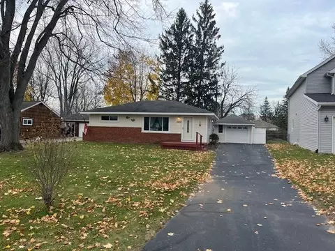 5820 Eldridge Dr, Waterford, MI 48327
