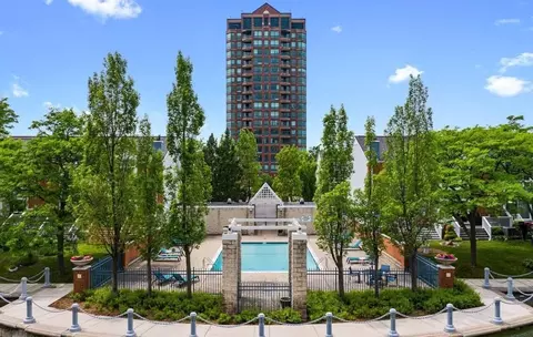 3320 Spinnaker Ln #76-14E, Detroit, MI 48207