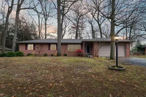 7666 Apache Trl, Bedford, MI 48182