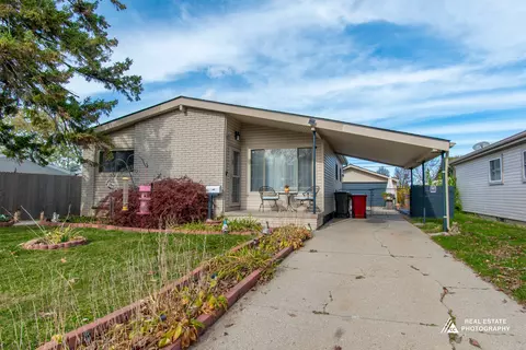 19771 Kemp St, Clinton Township, MI 48035