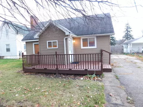 823 Kenwood Dr, Owosso, MI 48867