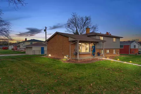 38496 Richland St, Livonia, MI 48150