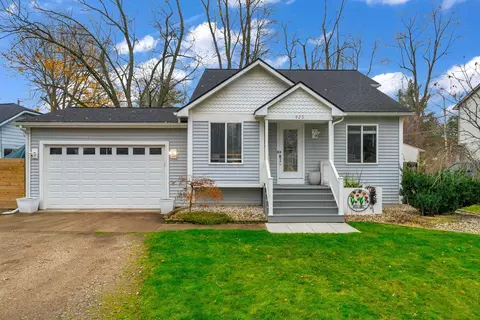 925 Tecumseh Ave, Waterford, MI 48327