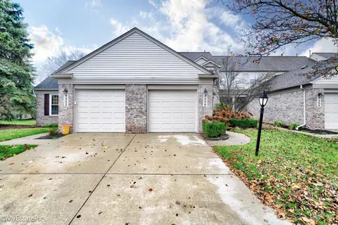 4306 Hunters Cir W, Canton, MI 48188