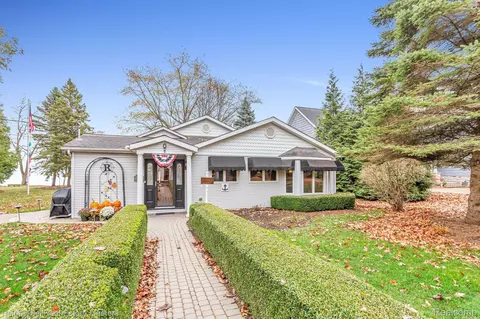 6187 Lakeshore Rd, Worth, MI 48450