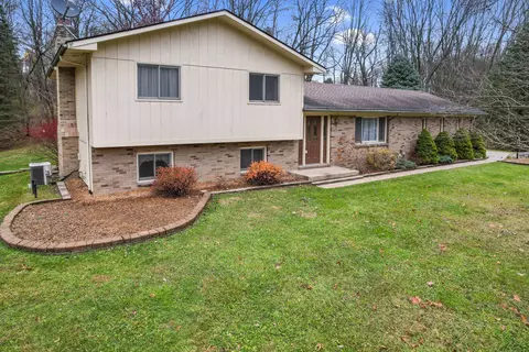 3000 Harmony Ln, Milford, MI 48380