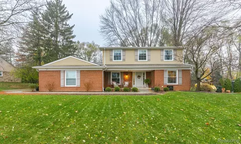 1158 Hickory Hill Dr, Rochester Hills, MI 48309