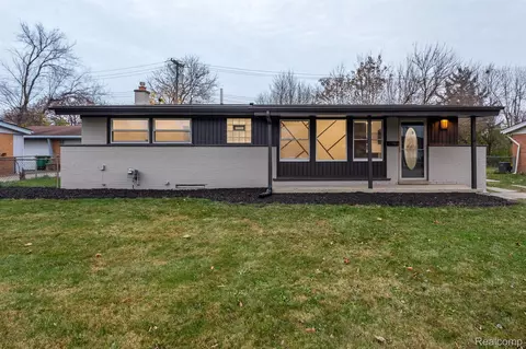 10060 Garden St, Livonia, MI 48150