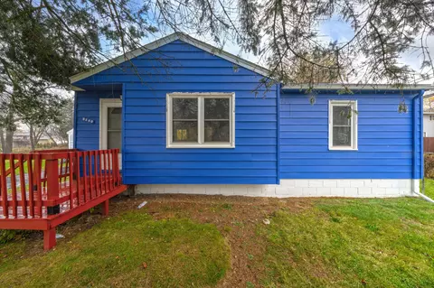 6140 Jameson Dr, Waterford, MI 48329