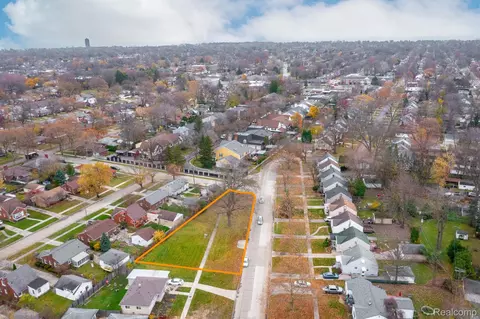21821 E 8 Mile Rd, Saint Clair Shores, MI 48080
