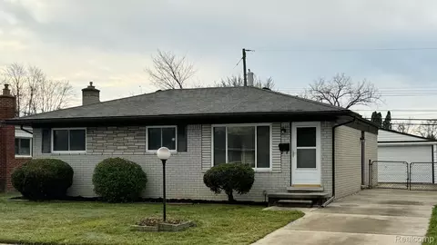 20562 Kemp St, Clinton Township, MI 48035