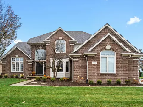 49736 Sandra Dr, Shelby Township, MI 48315