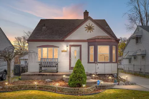 21930 Colony St, Saint Clair Shores, MI 48080
