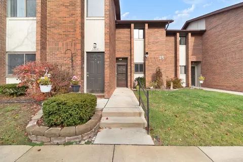 33689 Pondview Cir 76 15 Cir #76, Livonia, MI 48152