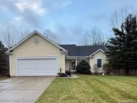 8221 Fox Hollow Rd, Goodrich, MI 48438