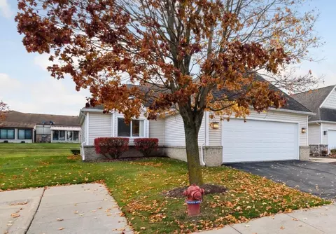 61011 Evergreen, South Lyon, MI 48178