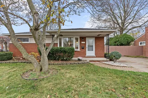 35910 Larchwood St, Clinton Township, MI 48035